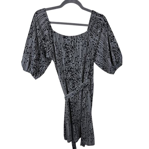 BCBGeneration NWT Black White Short Puff Sleeve Short Stretchy Wrap Dress Size M - Picture 2 of 6